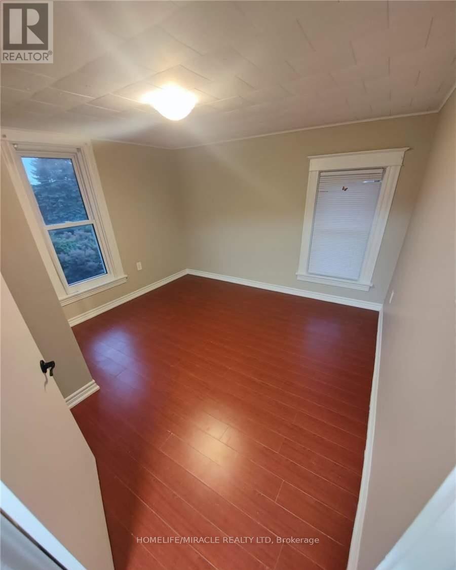 5967 Dixon Street, Niagara Falls, Ontario  L2G 2L2 - Photo 7 - X12348571