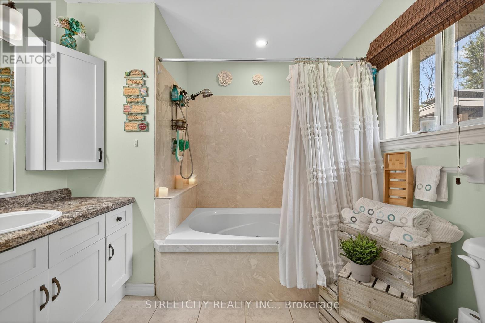 1163 Crumlin Side Road, London East, Ontario  N5V 1R6 - Photo 21 - X12348628