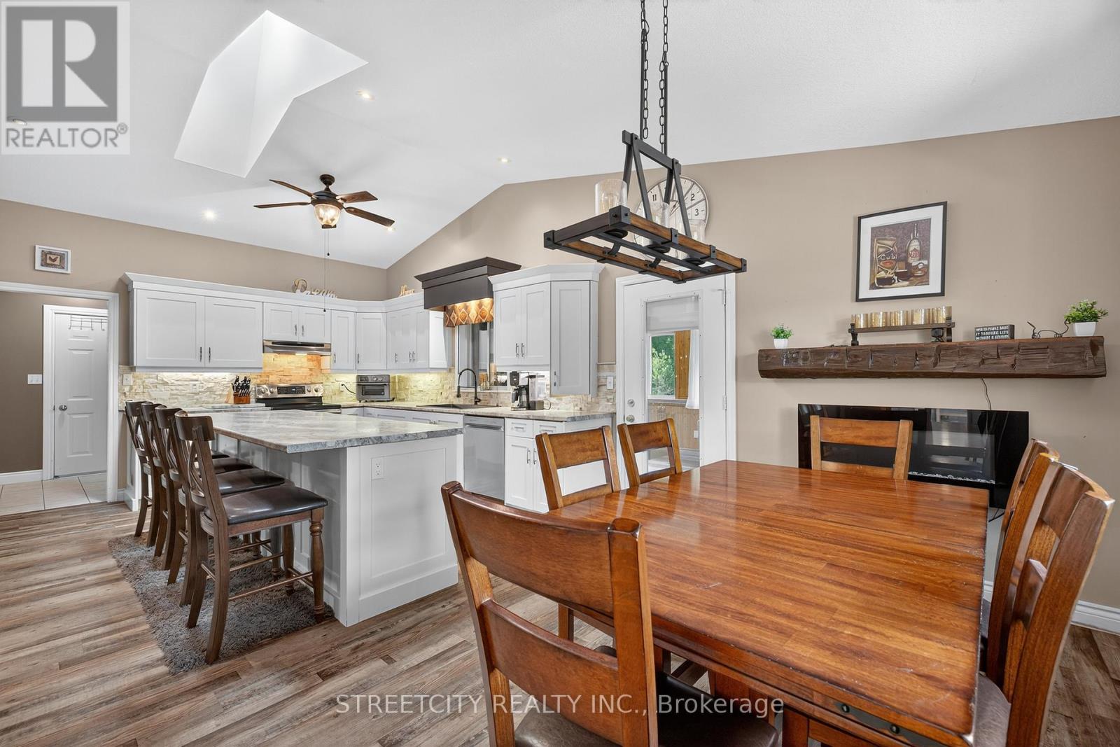 1163 Crumlin Side Road, London East, Ontario  N5V 1R6 - Photo 8 - X12348628
