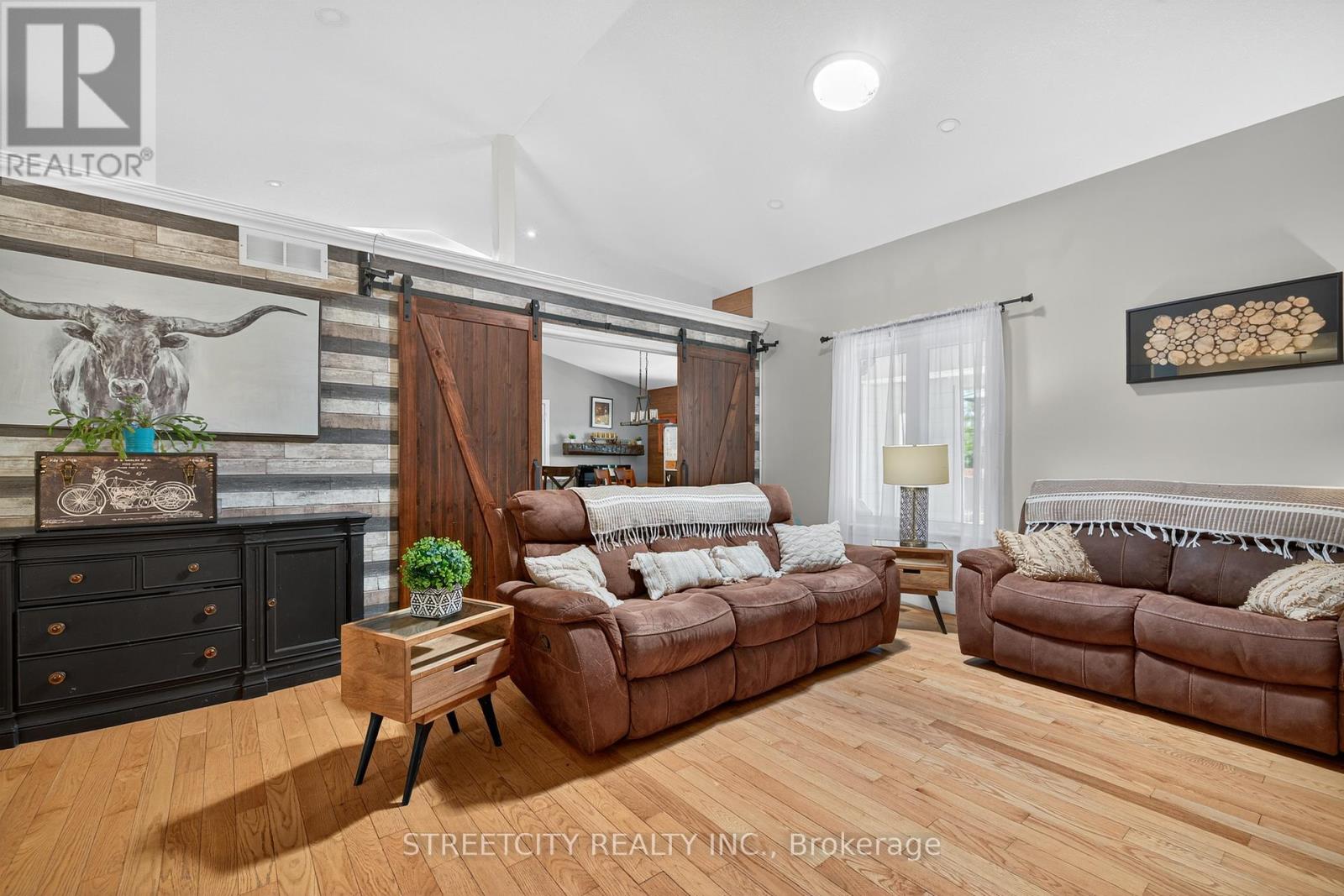 1163 Crumlin Side Road, London East, Ontario  N5V 1R6 - Photo 6 - X12348628