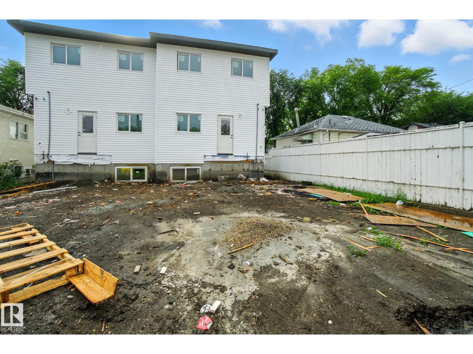 Property at 12307 91 ST NW image 4