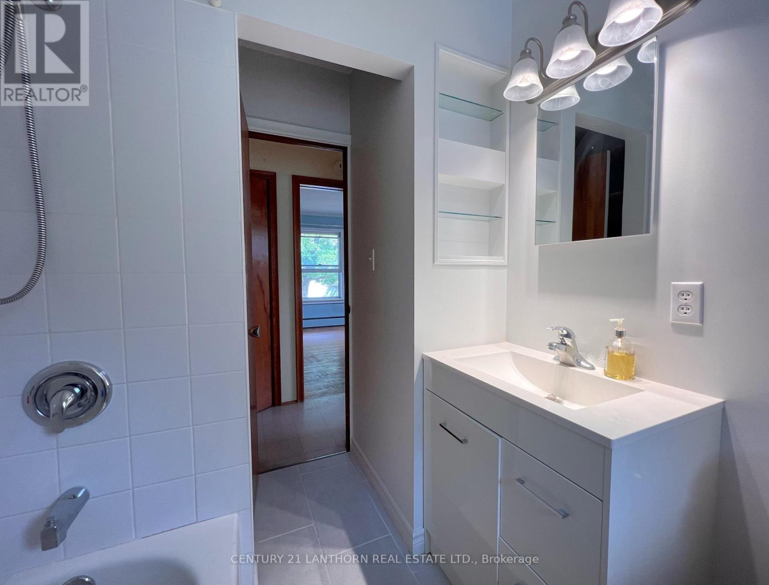 11468 Loyalist Parkway, Prince Edward County, Ontario  K0K 2T0 - Photo 24 - X12331542