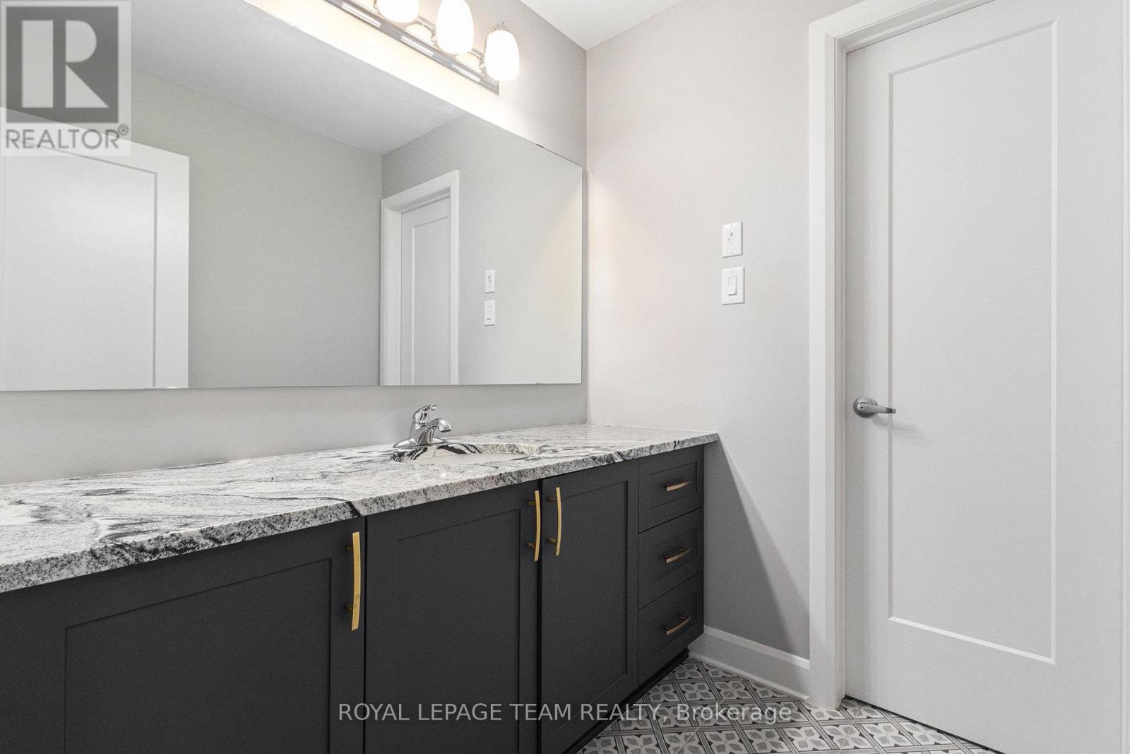 659 Parkview Terrace, Russell, Ontario  K4R 0C7 - Photo 18 - X12348642
