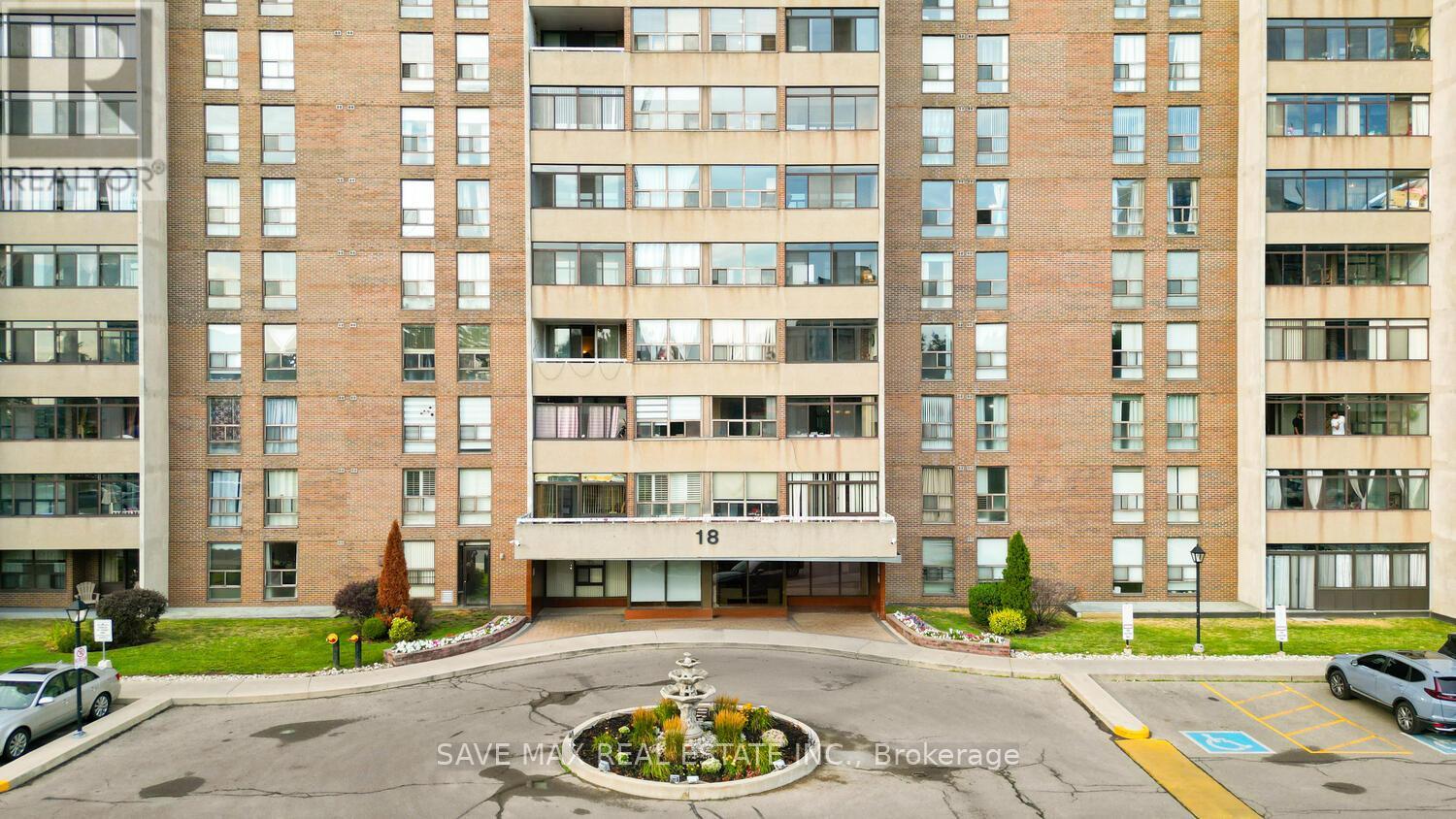 304 - 18 Knightsbridge Road, Brampton, Ontario  L6T 3X5 - Photo 3 - W12348621