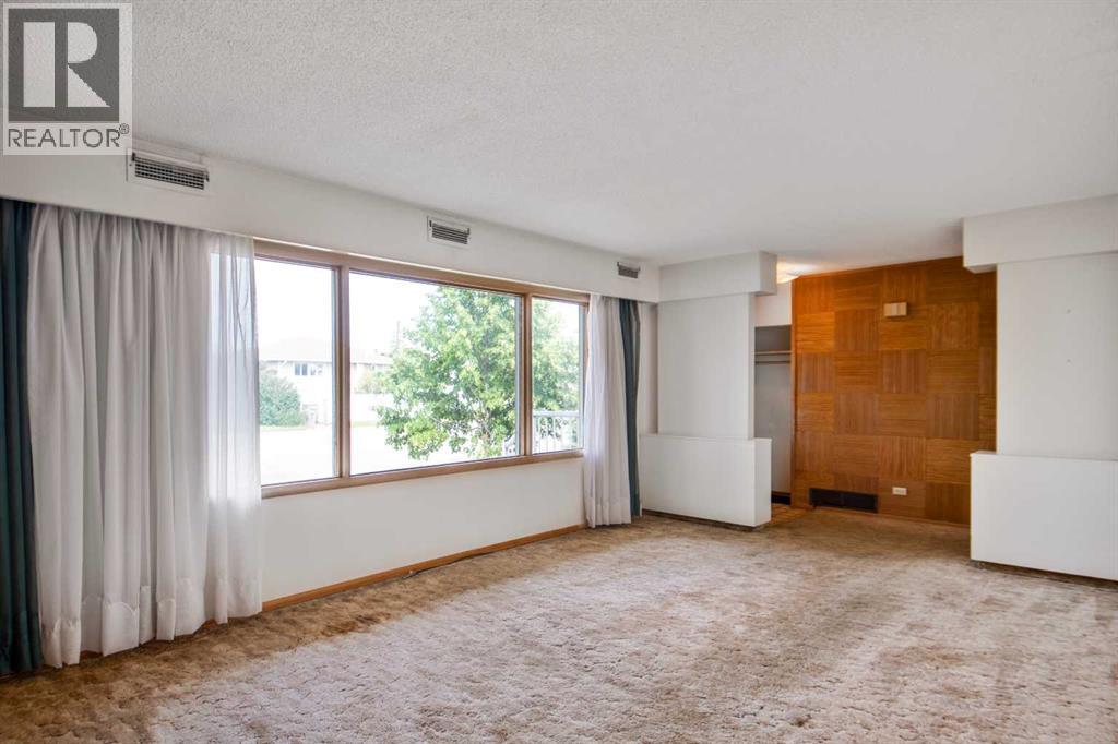 Property at 10007 92 Avenue image 3