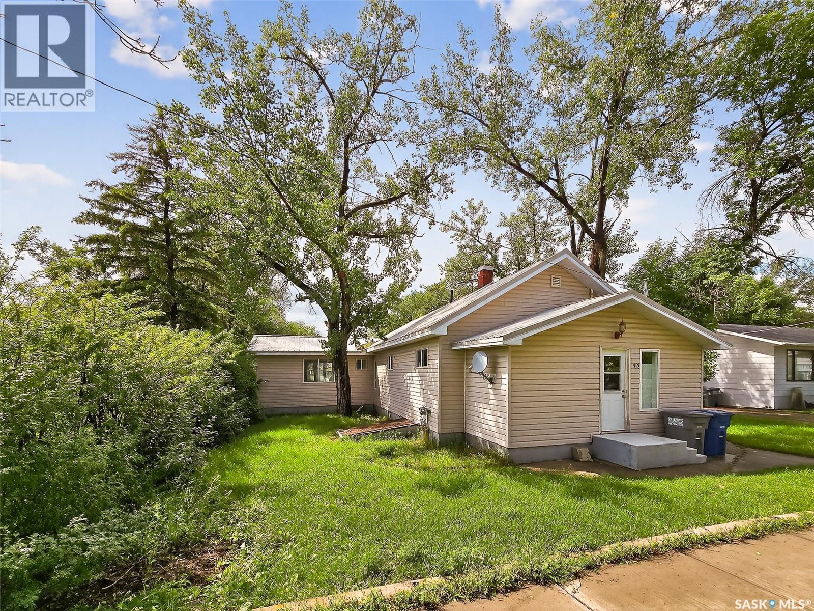 510 5th Street, Chaplin, Saskatchewan  S0H 0V0 - Photo 1 - SK015780