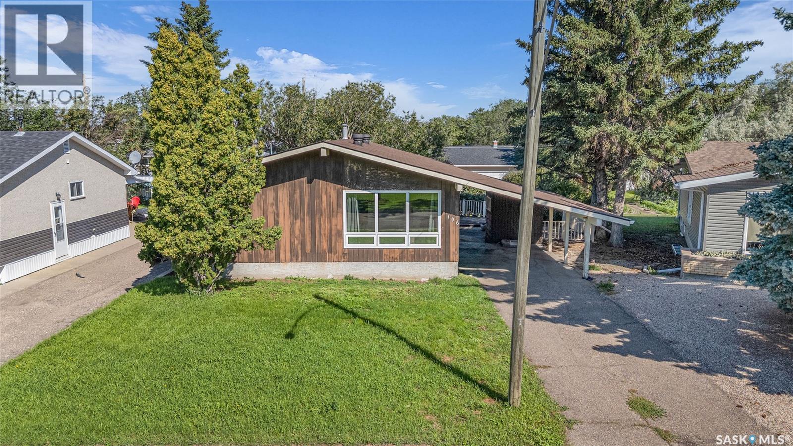 106 Wood Crescent, Assiniboia, Saskatchewan  S0H 0B0 - Photo 1 - SK015776
