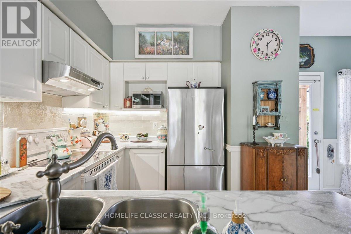 153 Glenashton Drive, Oakville (Ro River Oaks), Ontario  L6H 6N2 - Photo 16 - W12348446