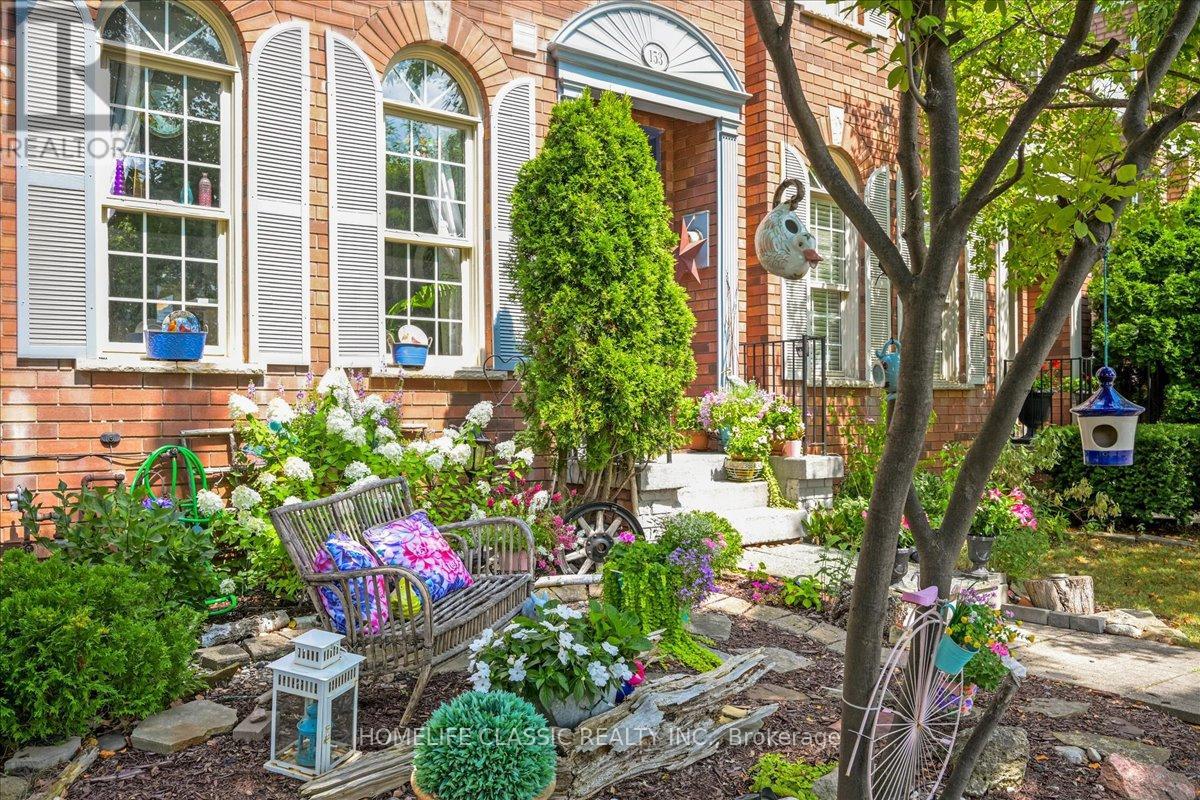 153 Glenashton Drive, Oakville (Ro River Oaks), Ontario  L6H 6N2 - Photo 2 - W12348446