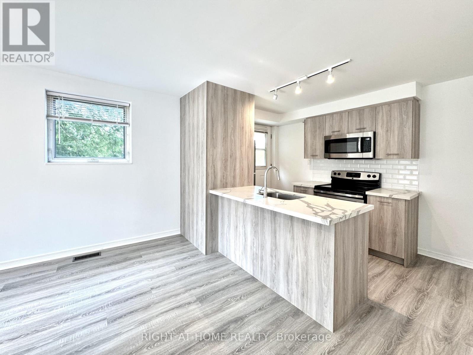 A - 469 QUEEN STREET, Newmarket, Ontario