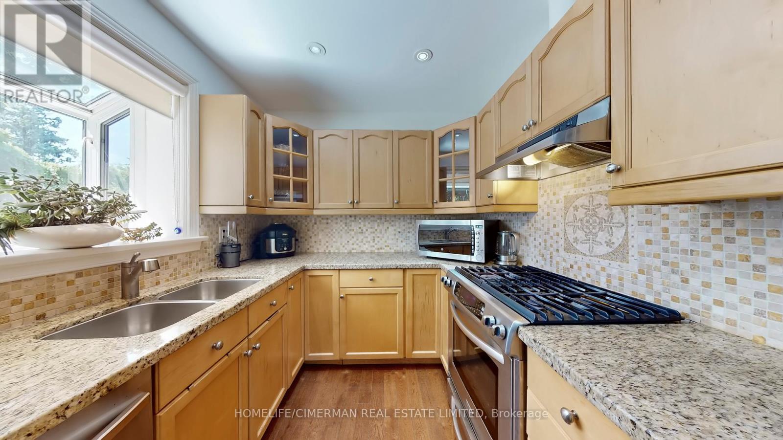 386 Kerrybrook Drive, Richmond Hill, Ontario  L4C 3R1 - Photo 11 - N12348669