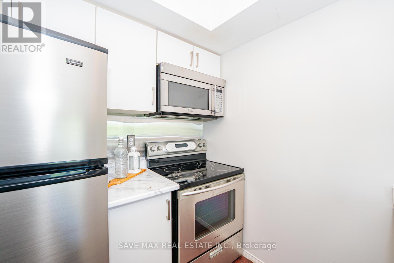212 - 103 Bristol Road E, Mississauga, Ontario  L4Z 3P4 - Photo 10 - W12348638