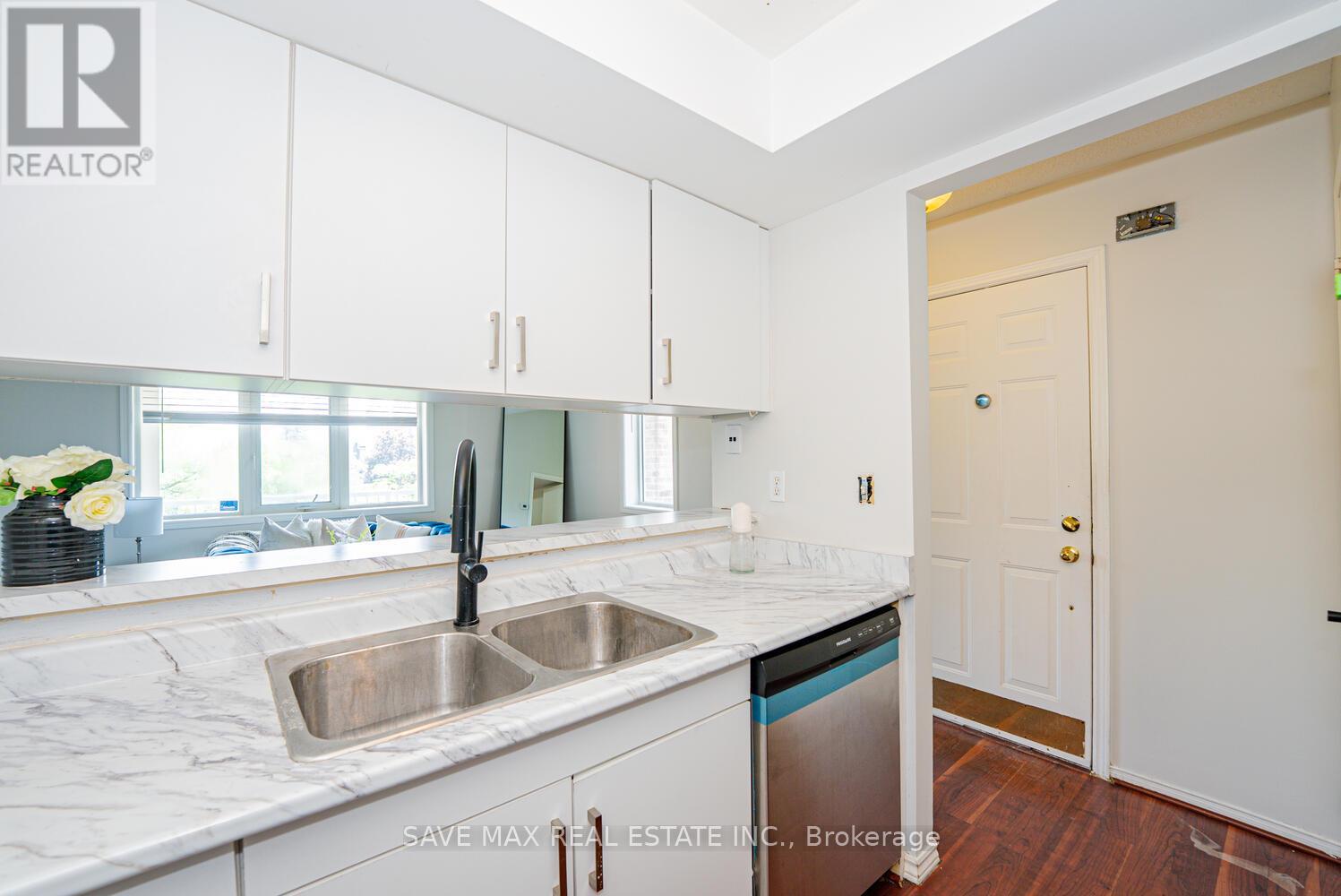 212 - 103 Bristol Road E, Mississauga, Ontario  L4Z 3P4 - Photo 9 - W12348638
