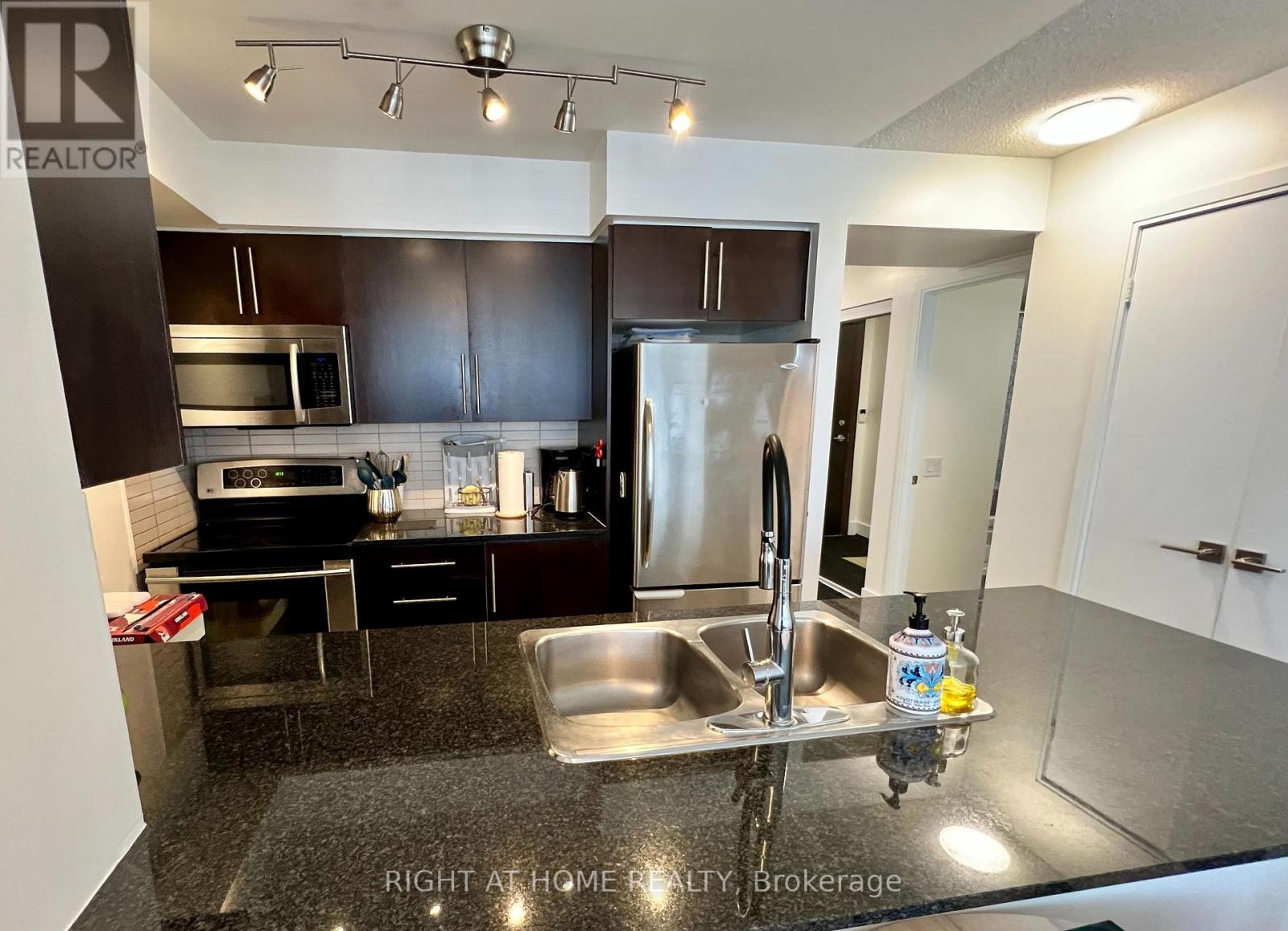 2331 - 35 Viking Lane, Toronto, Ontario  M9B 0A2 - Photo 5 - W12348672
