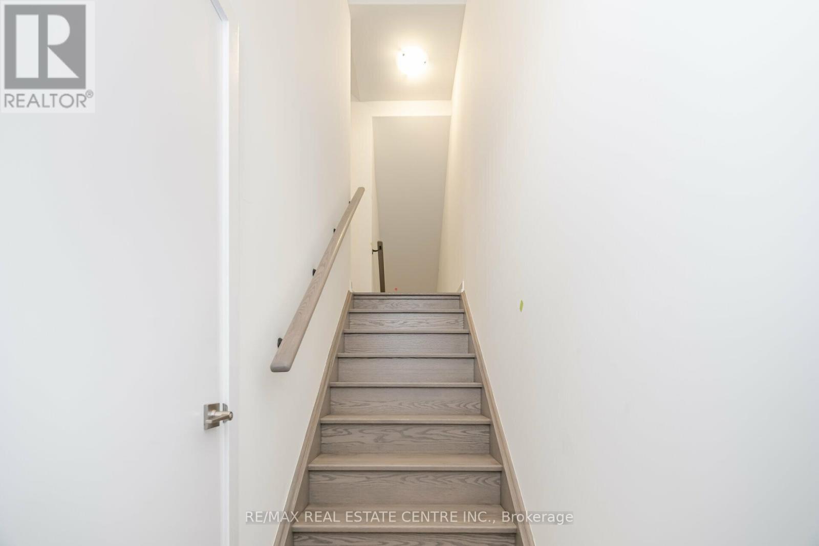 1320 Kobzar Drive, Oakville (Nw Northwest), Ontario  L6M 5R2 - Photo 3 - W12348683