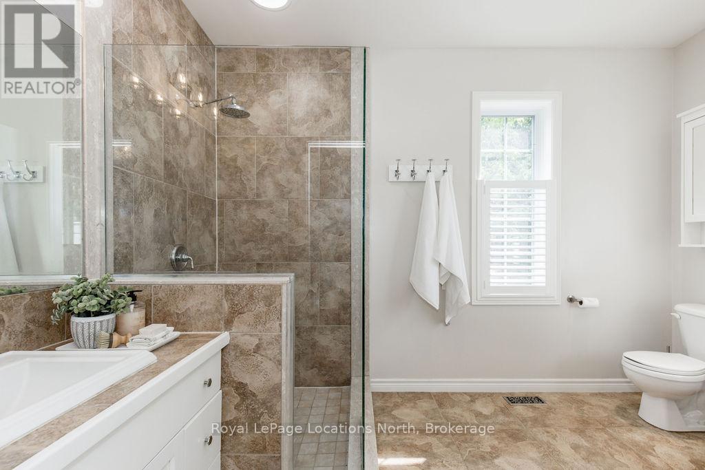 50 Blackburn Avenue, Clearview, Ontario  L0M 1P0 - Photo 15 - S12346450
