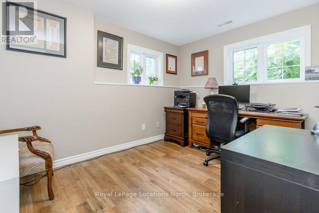 50 Blackburn Avenue, Clearview, Ontario  L0M 1P0 - Photo 24 - S12346450