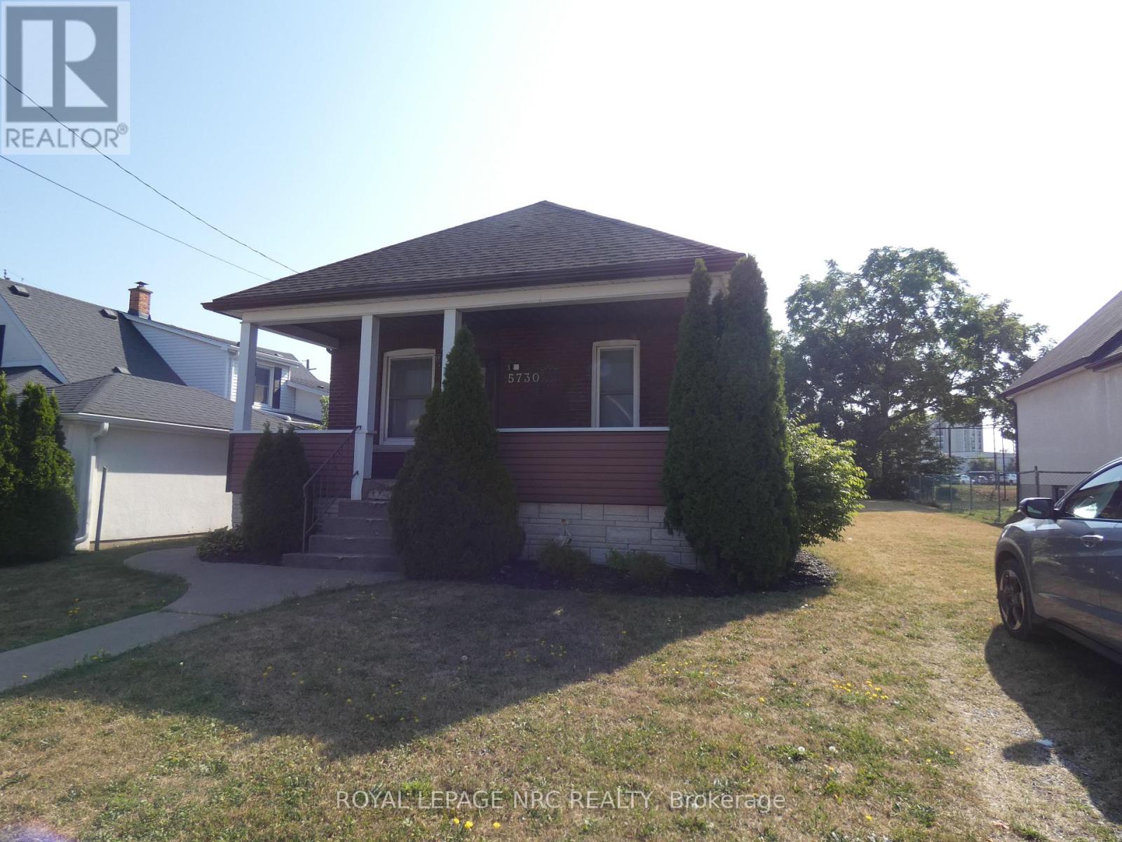 5730 Desson Avenue, Niagara Falls, Ontario  L2G 3T4 - Photo 1 - X12348715