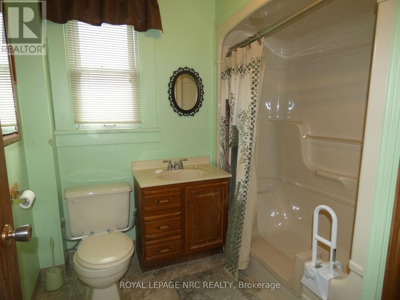 5730 Desson Avenue, Niagara Falls, Ontario  L2G 3T4 - Photo 10 - X12348715