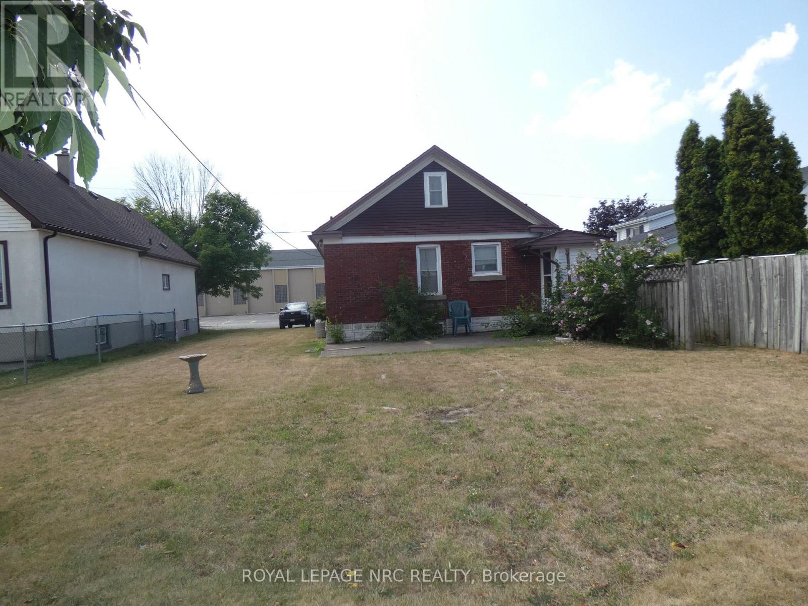 5730 Desson Avenue, Niagara Falls, Ontario  L2G 3T4 - Photo 3 - X12348715