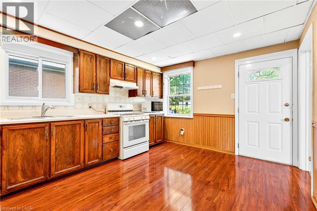 111 Leland Street, Hamilton, Ontario  L8S 3A3 - Photo 4 - 40760527