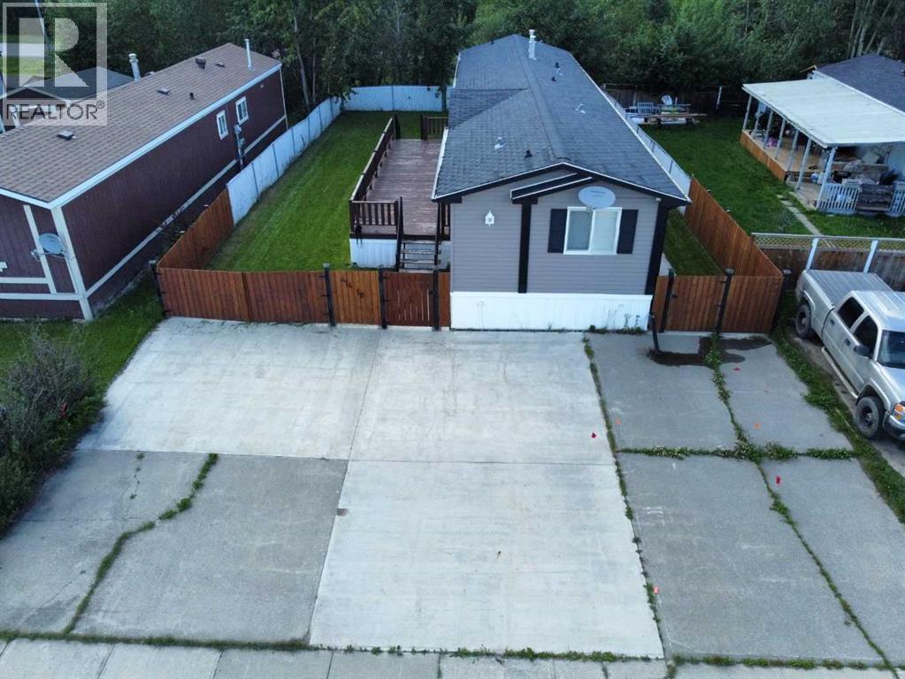 414 10 Street, Fox Creek, Alberta  T0H 1P0 - Photo 1 - A2238259