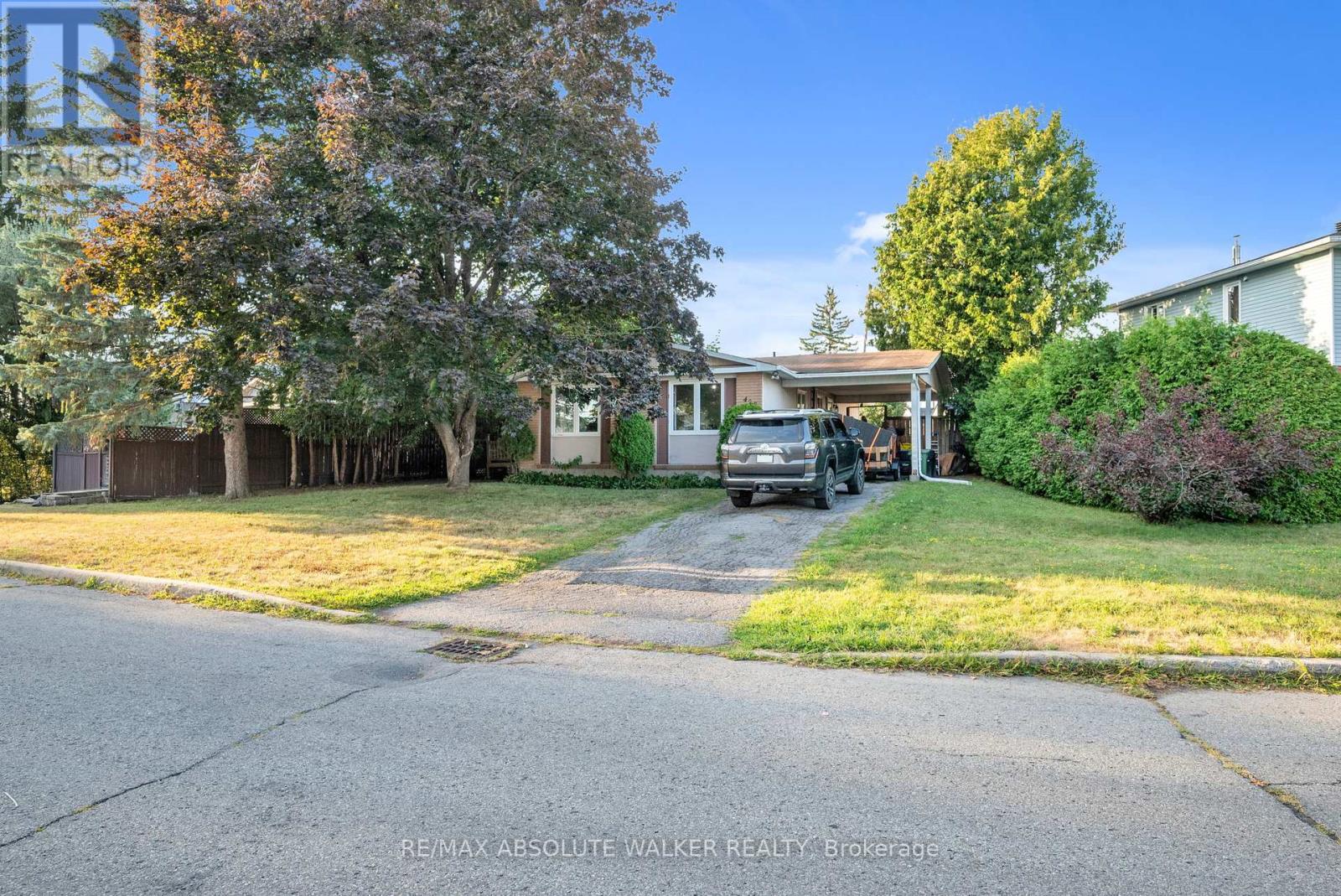 Property at 428 HATFIELD CRESCENT image 2