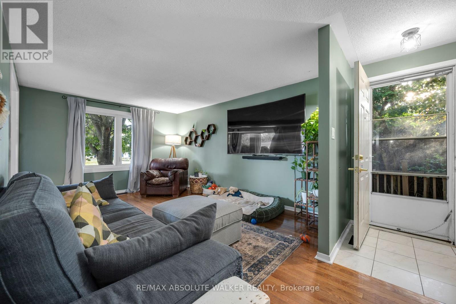 Property at 428 HATFIELD CRESCENT image 4