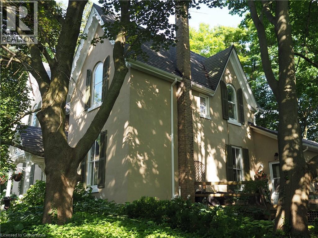 Property at 340 DUNDAS Street E image 4
