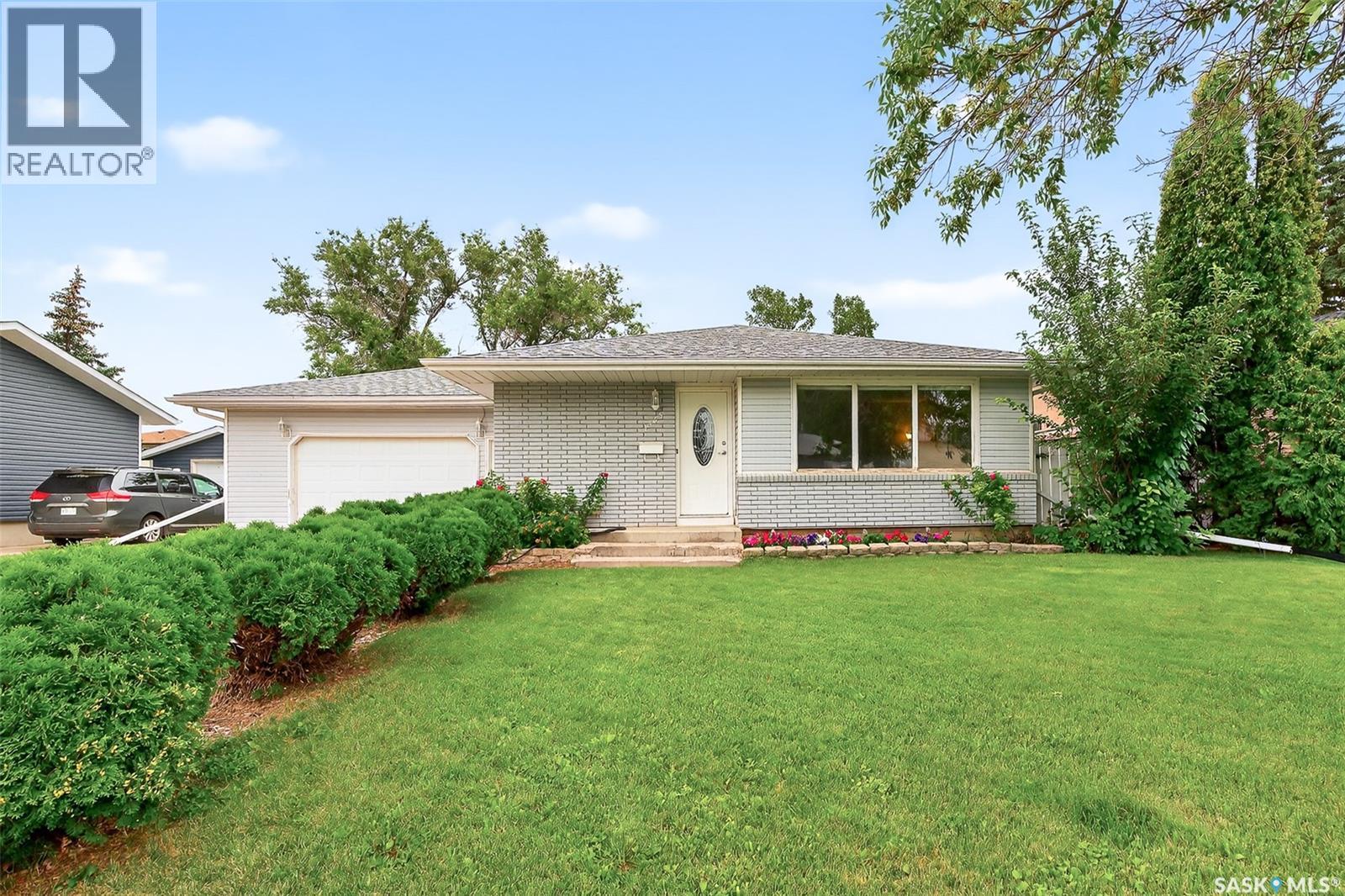 Property at 1345 Queen CRESCENT image 1