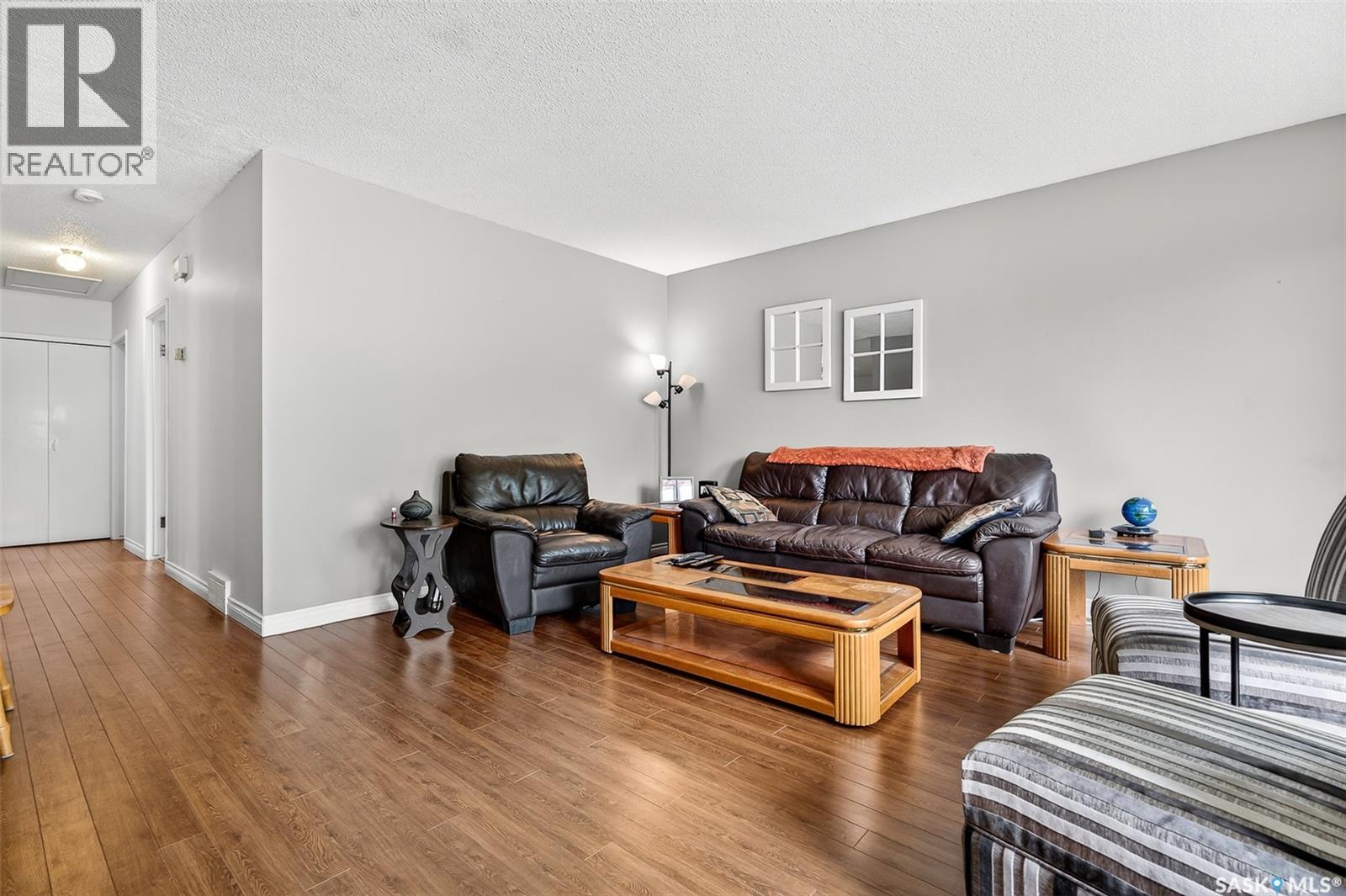 Property at 1345 Queen CRESCENT image 3