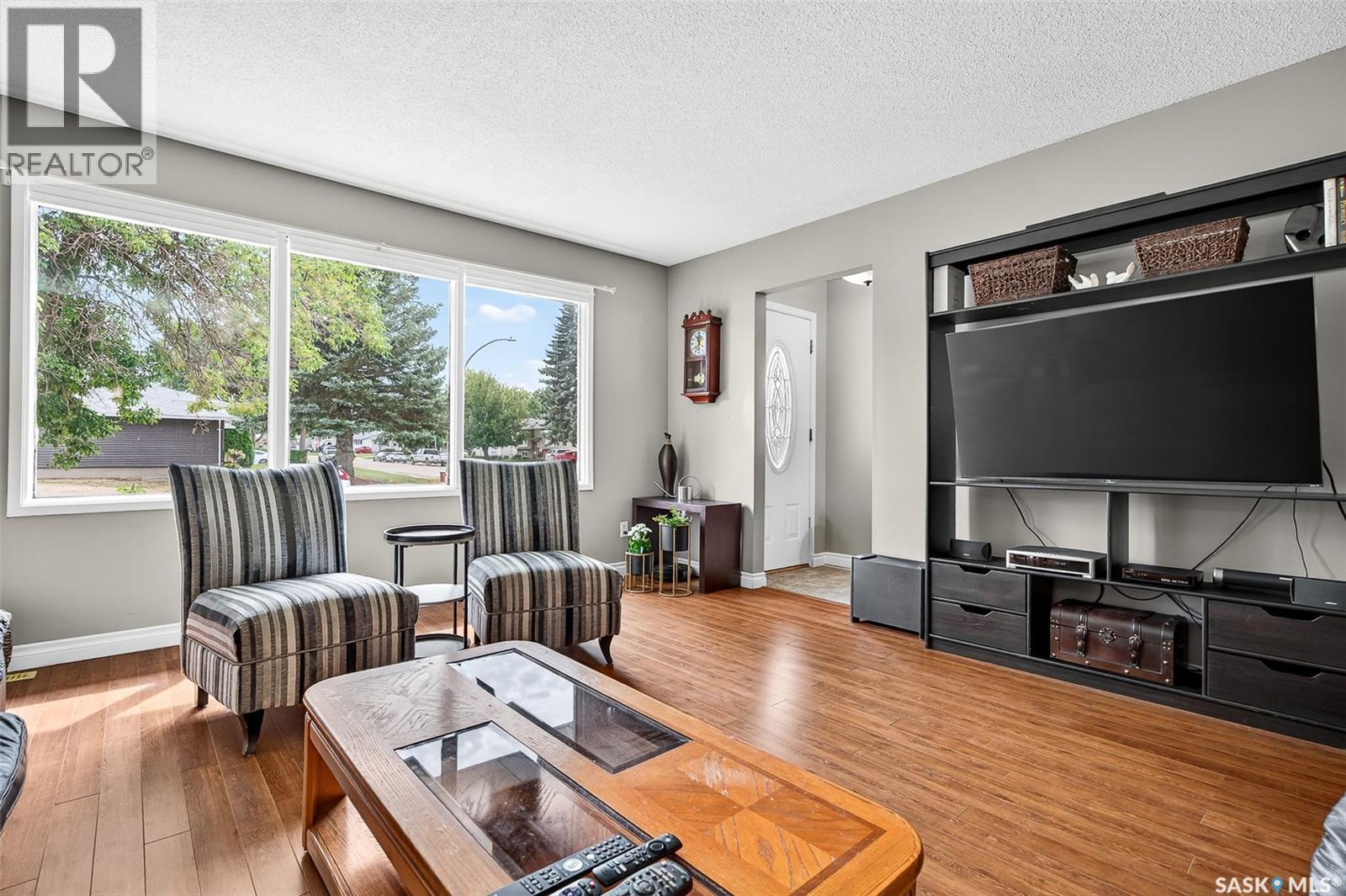 Property at 1345 Queen CRESCENT image 5