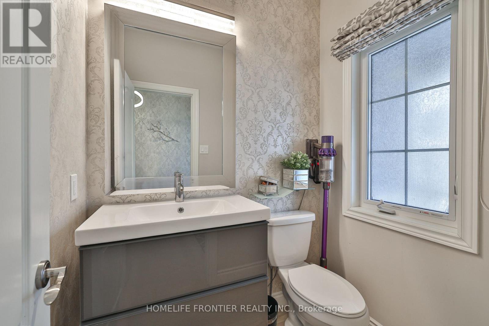 Property at 14 CHARMUSE LANE image 4