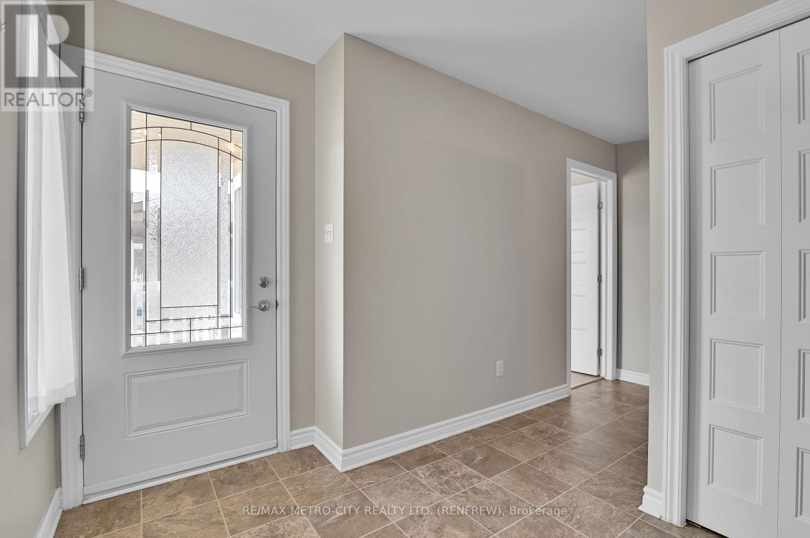 35 Otteridge Drive, Renfrew, Ontario  K7V 0A1 - Photo 4 - X12348776