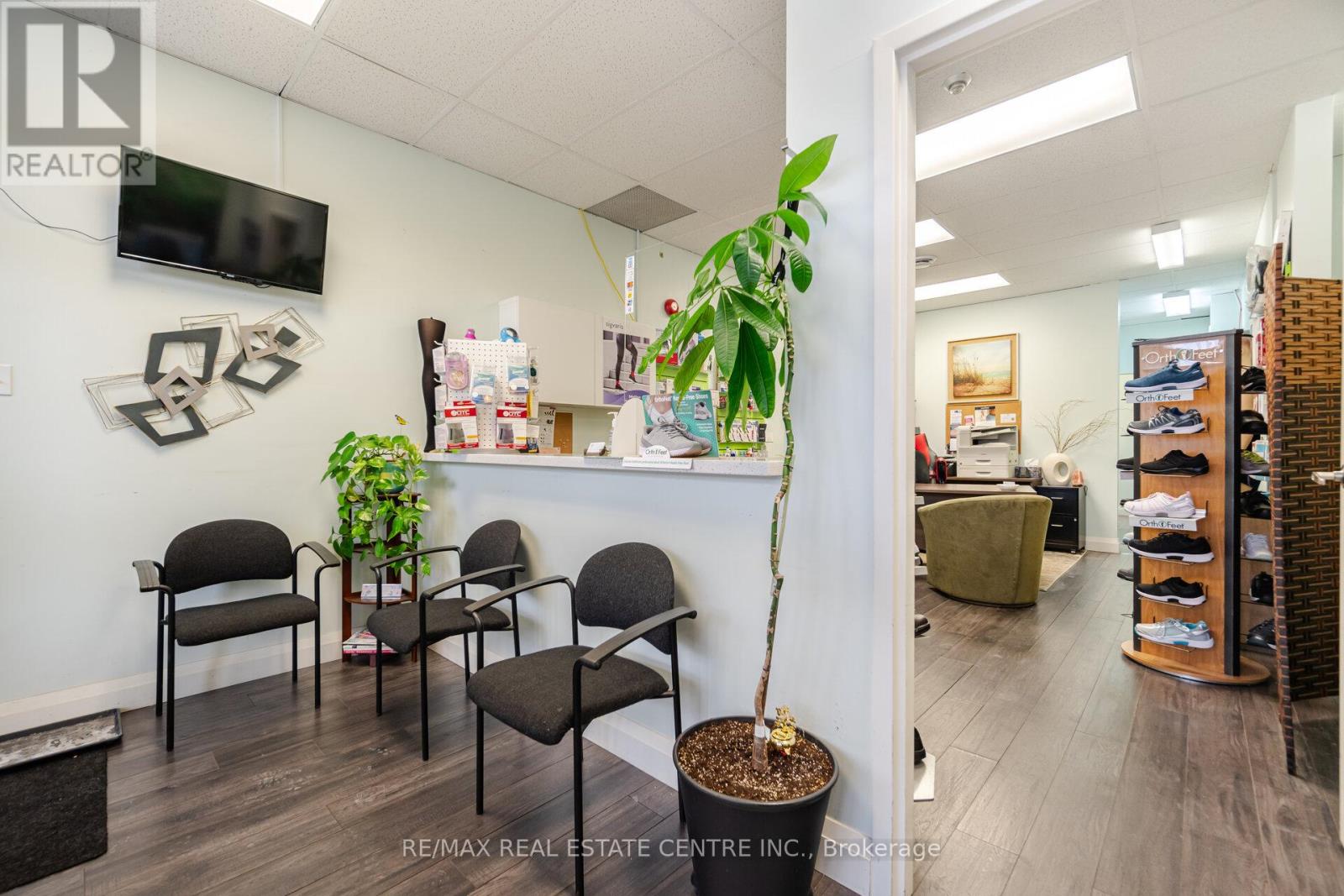 8 - 5291 Lakeshore Road, Burlington, Ontario  L7L 1C7 - Photo 5 - W12348744