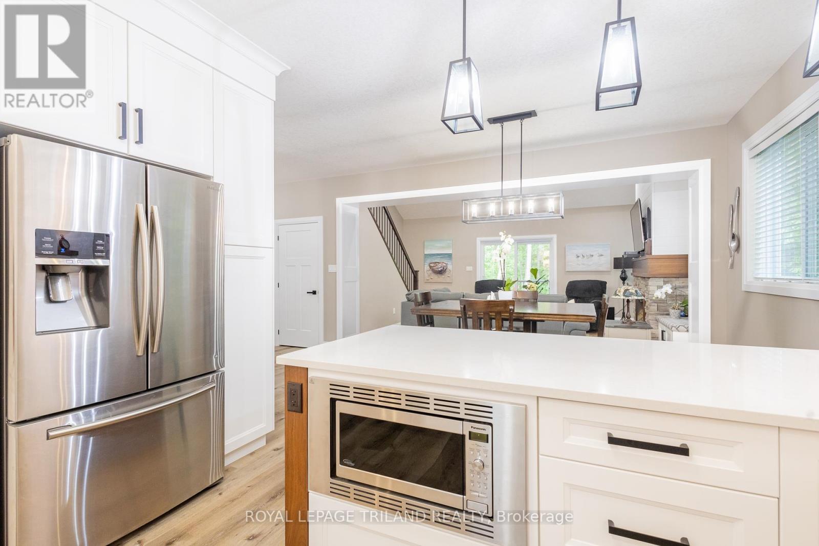 10124 Sandalwood Crescent, Lambton Shores, Ontario  N0M 1T0 - Photo 14 - X12348802