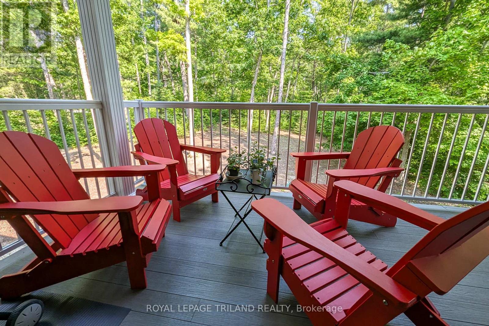 10124 Sandalwood Crescent, Lambton Shores, Ontario  N0M 1T0 - Photo 25 - X12348802