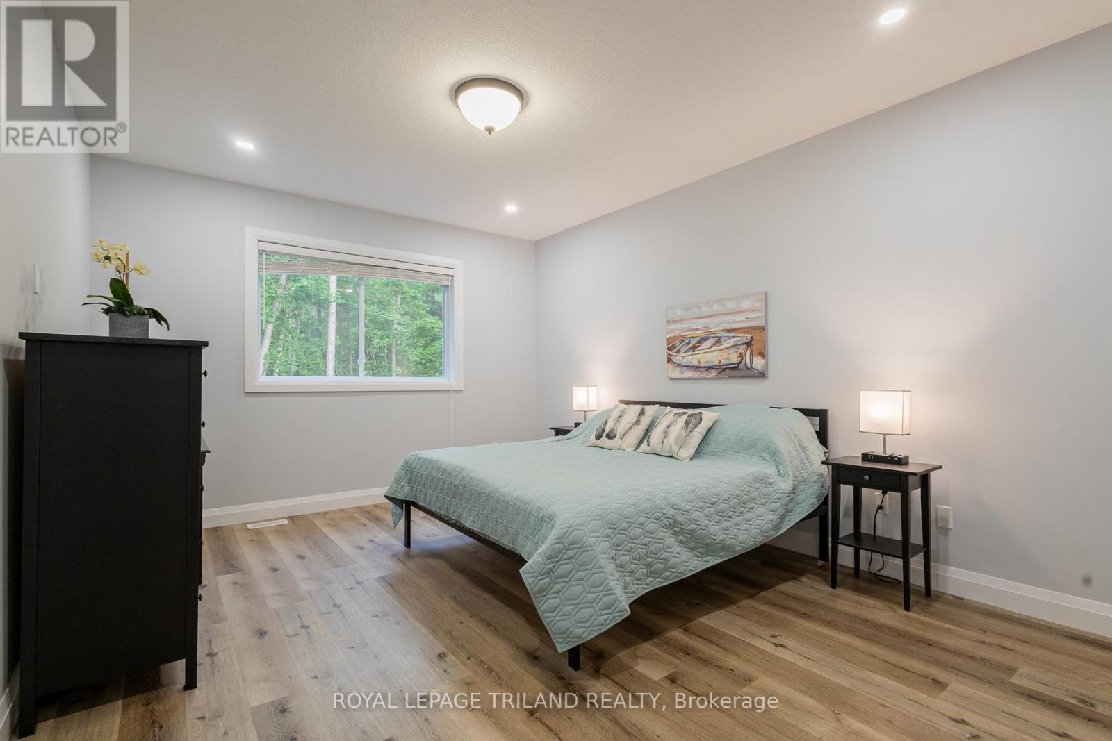 10124 Sandalwood Crescent, Lambton Shores, Ontario  N0M 1T0 - Photo 27 - X12348802