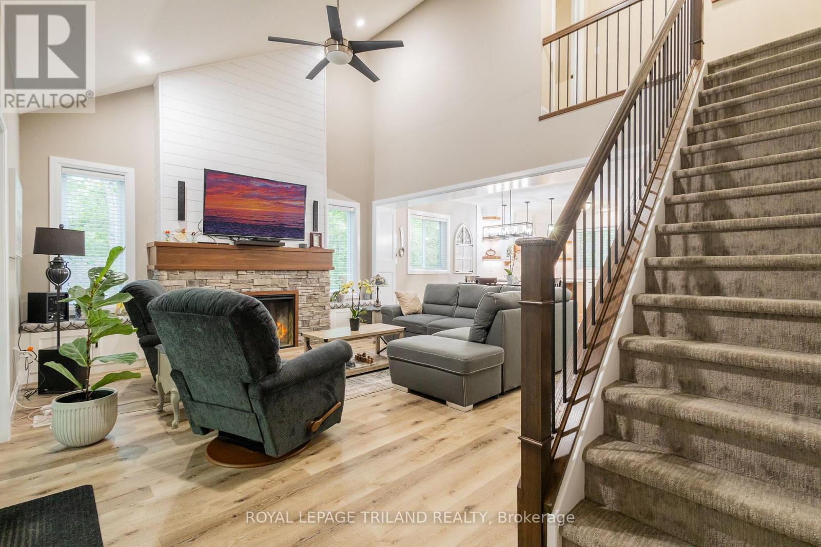 10124 Sandalwood Crescent, Lambton Shores, Ontario  N0M 1T0 - Photo 33 - X12348802