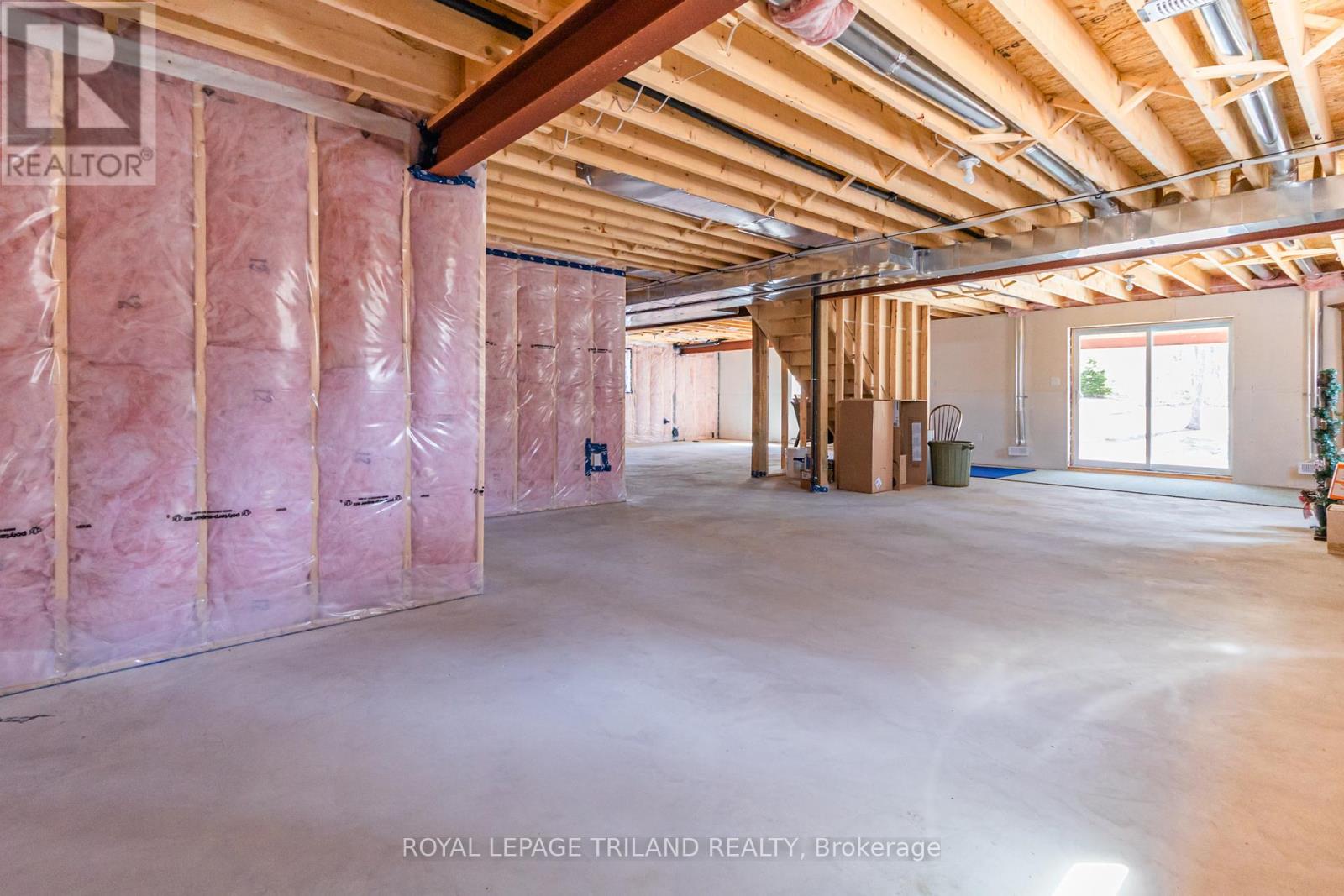 10124 Sandalwood Crescent, Lambton Shores, Ontario  N0M 1T0 - Photo 36 - X12348802