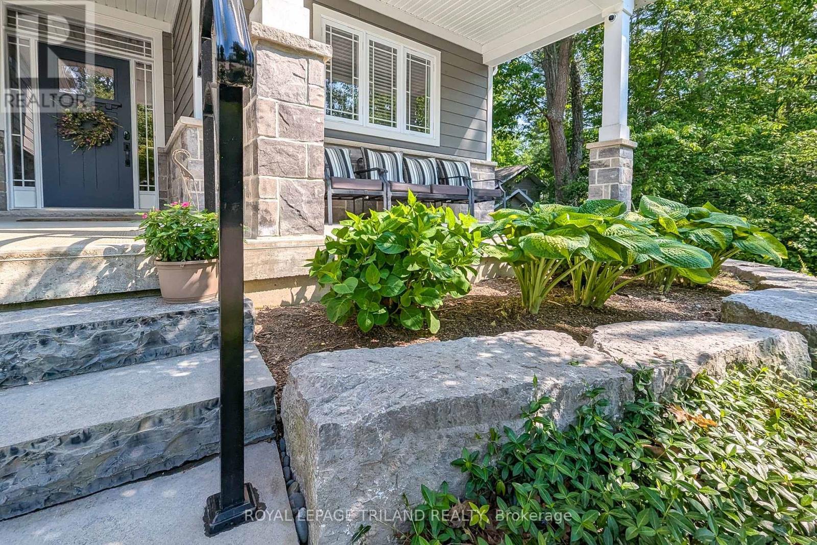 10124 Sandalwood Crescent, Lambton Shores, Ontario  N0M 1T0 - Photo 39 - X12348802