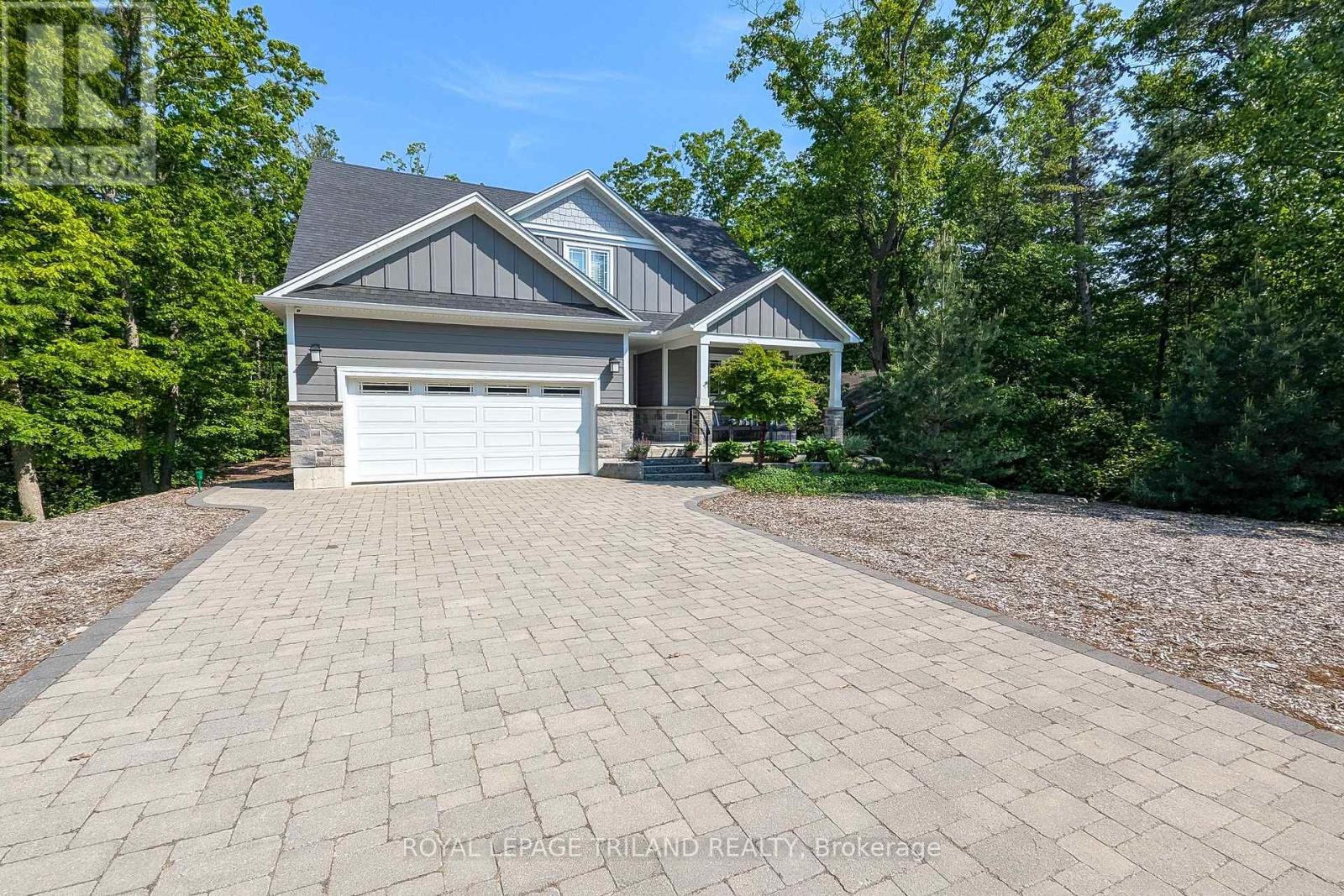 10124 Sandalwood Crescent, Lambton Shores, Ontario  N0M 1T0 - Photo 4 - X12348802