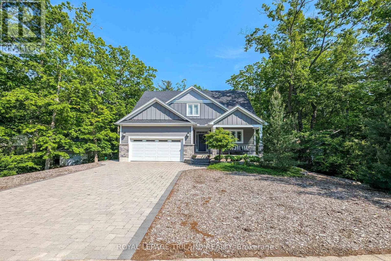 10124 Sandalwood Crescent, Lambton Shores, Ontario  N0M 1T0 - Photo 40 - X12348802