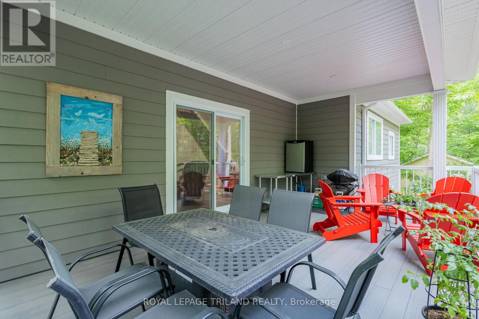 10124 Sandalwood Crescent, Lambton Shores, Ontario  N0M 1T0 - Photo 45 - X12348802