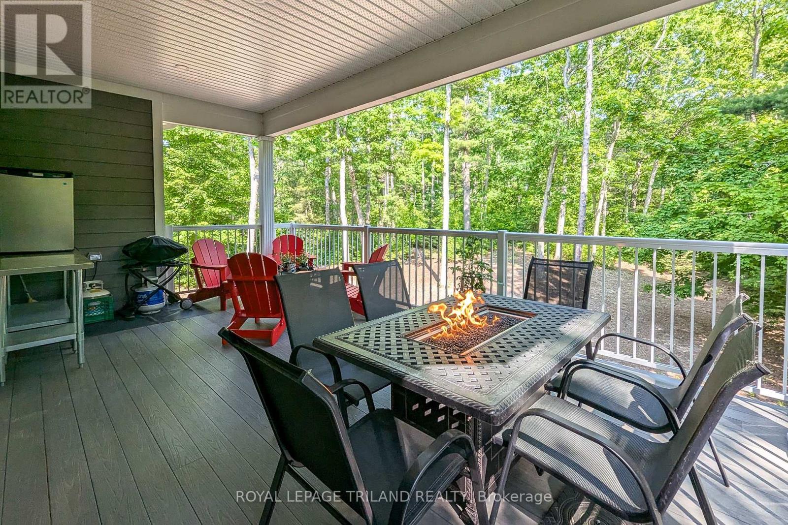 10124 Sandalwood Crescent, Lambton Shores, Ontario  N0M 1T0 - Photo 46 - X12348802