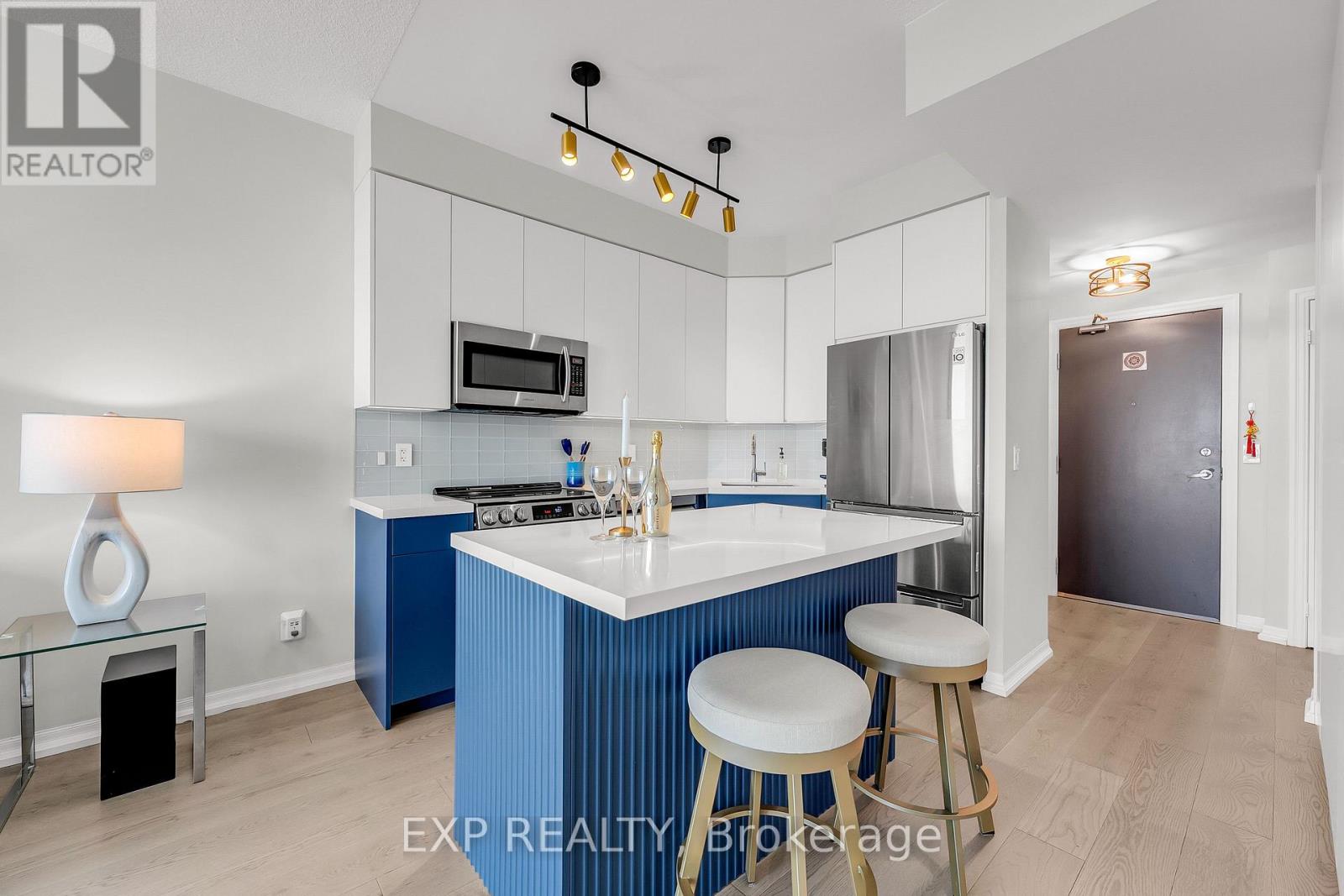 3307 - 223 Webb Drive, Mississauga, Ontario  L5B 0E8 - Photo 5 - W12348777