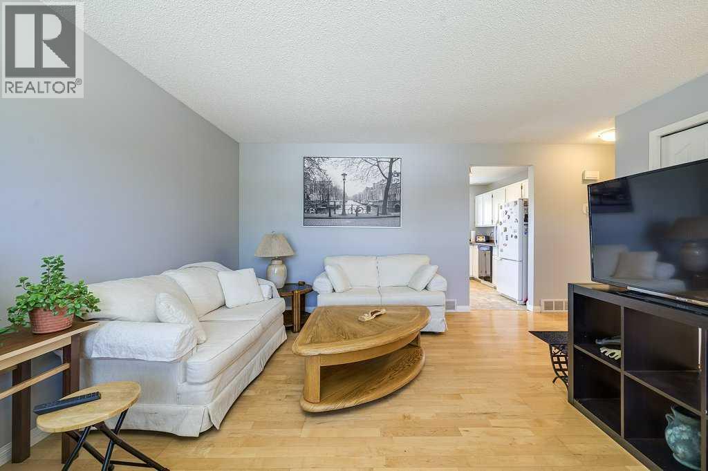 Property at 22 Mclevin Crescent image 4