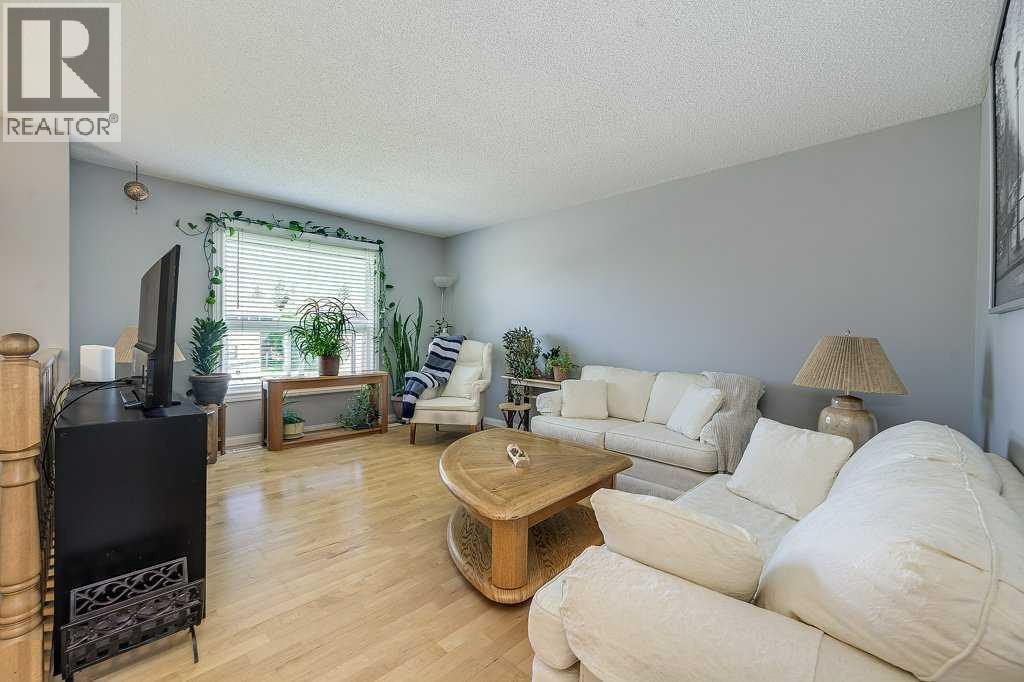Property at 22 Mclevin Crescent image 3