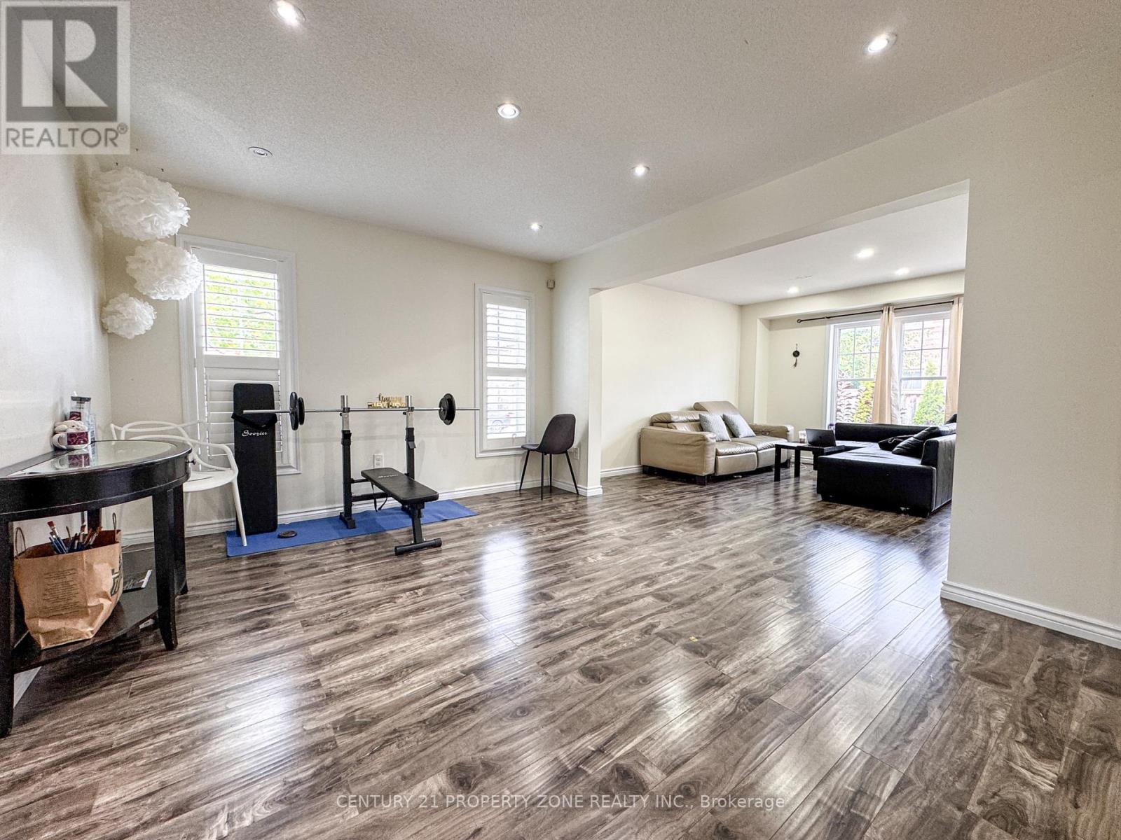 Property at 901 CHALLINOR TERRACE image 5
