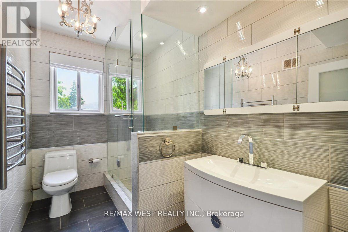 468 Lynd Avenue, Mississauga (Mineola), Ontario  L5G 2L6 - Photo 7 - W12348817